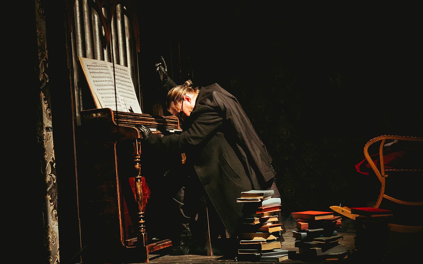 NEVERMORE: как прошла премьера моноспектакля «Ворон» в театре «ARTиШОК»?