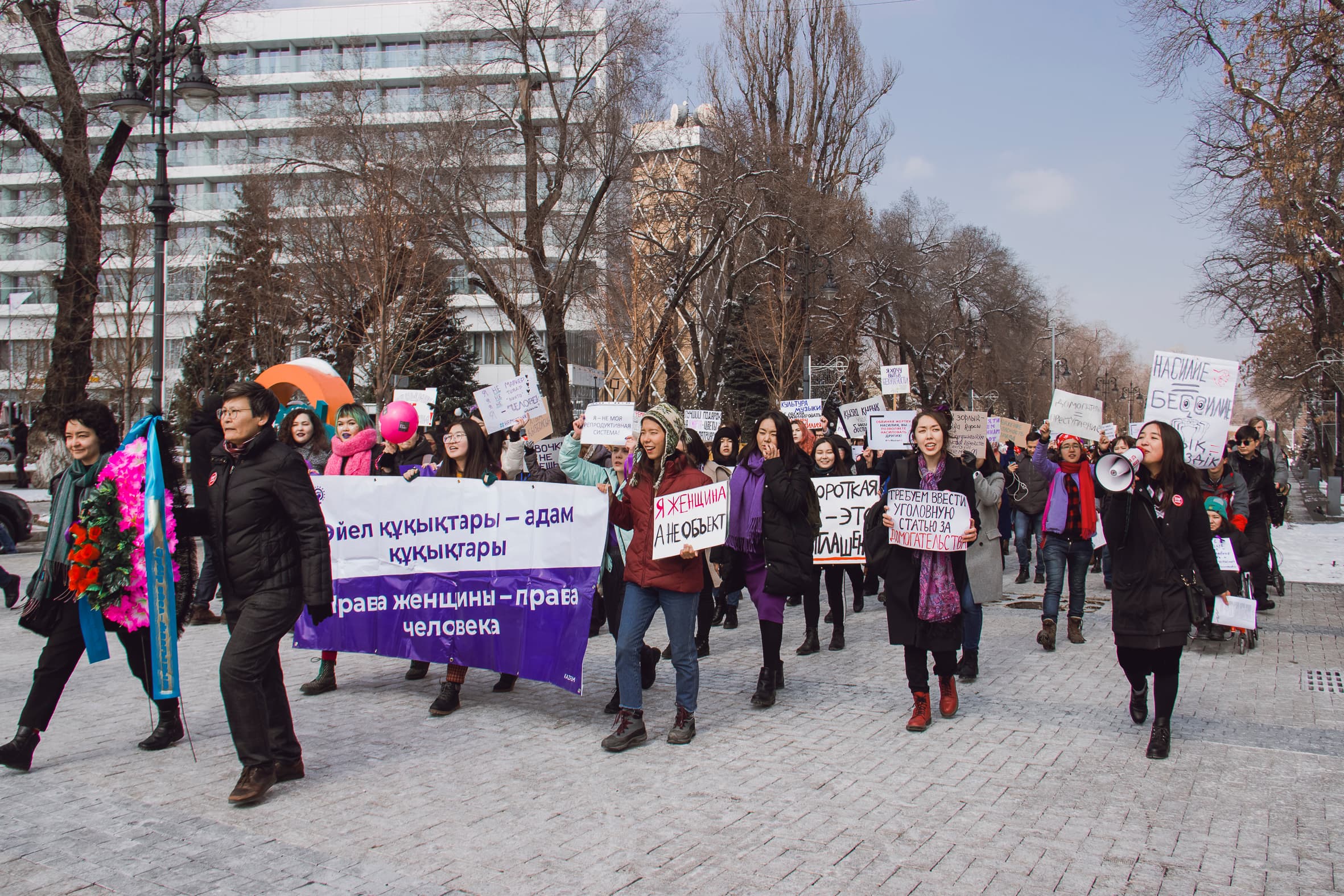 Мы хотели мальчика, но на писюн денег не хватило, или Как живётся феминисткам в Казахстане