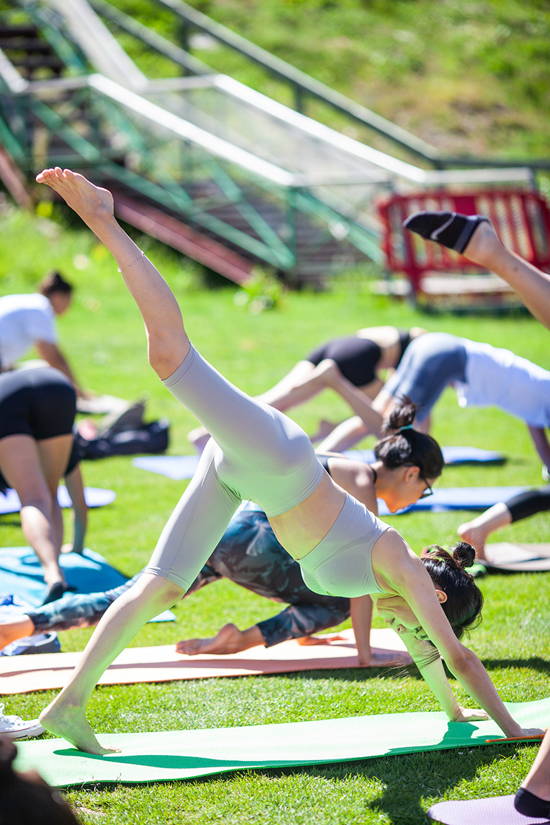Полезные привычки Manshuq: Nike Yoga Session на Шымбулаке