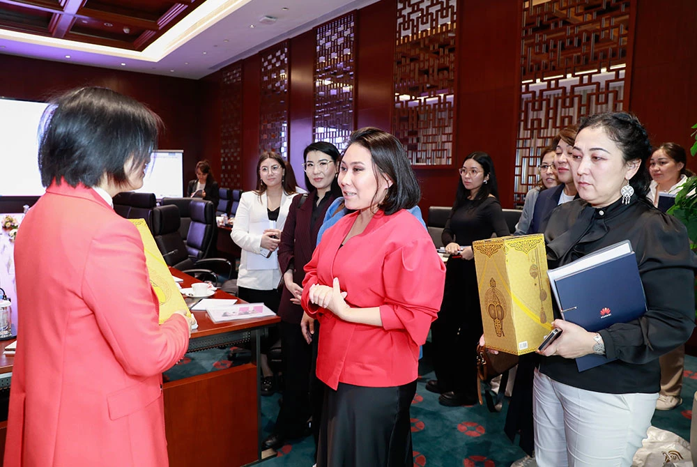 Huawei Women in Tech: глобальная инициатива теперь и в Казахстане
