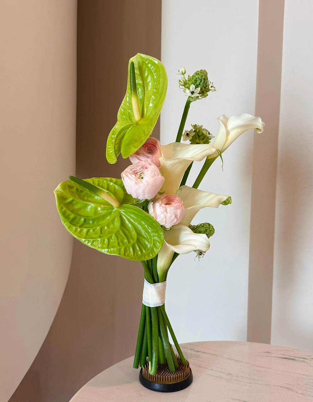 «Алматинцы очень любят цветы и весной предпочитают яркие и нежные букеты из тюльпанов»: история флористки из Алматы