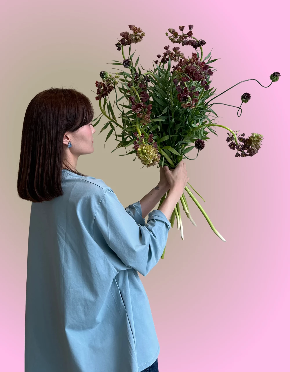 «Алматинцы очень любят цветы и весной предпочитают яркие и нежные букеты из тюльпанов»: история флористки из Алматы